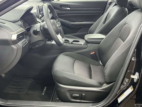 Used 2025 Nissan Altima 2.5 SV FWD image 14