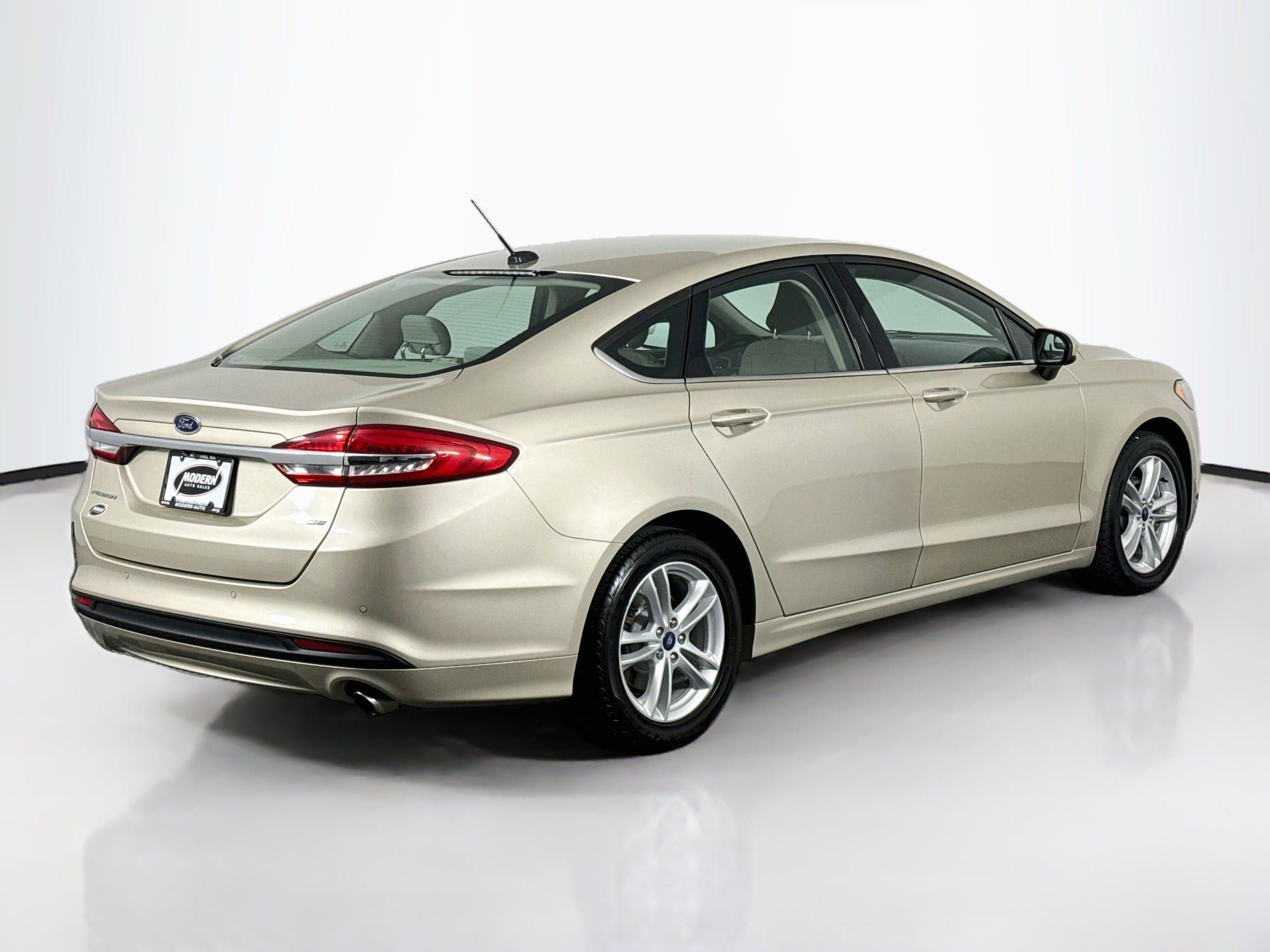 Used 2018 Ford Fusion SE FWD image 15