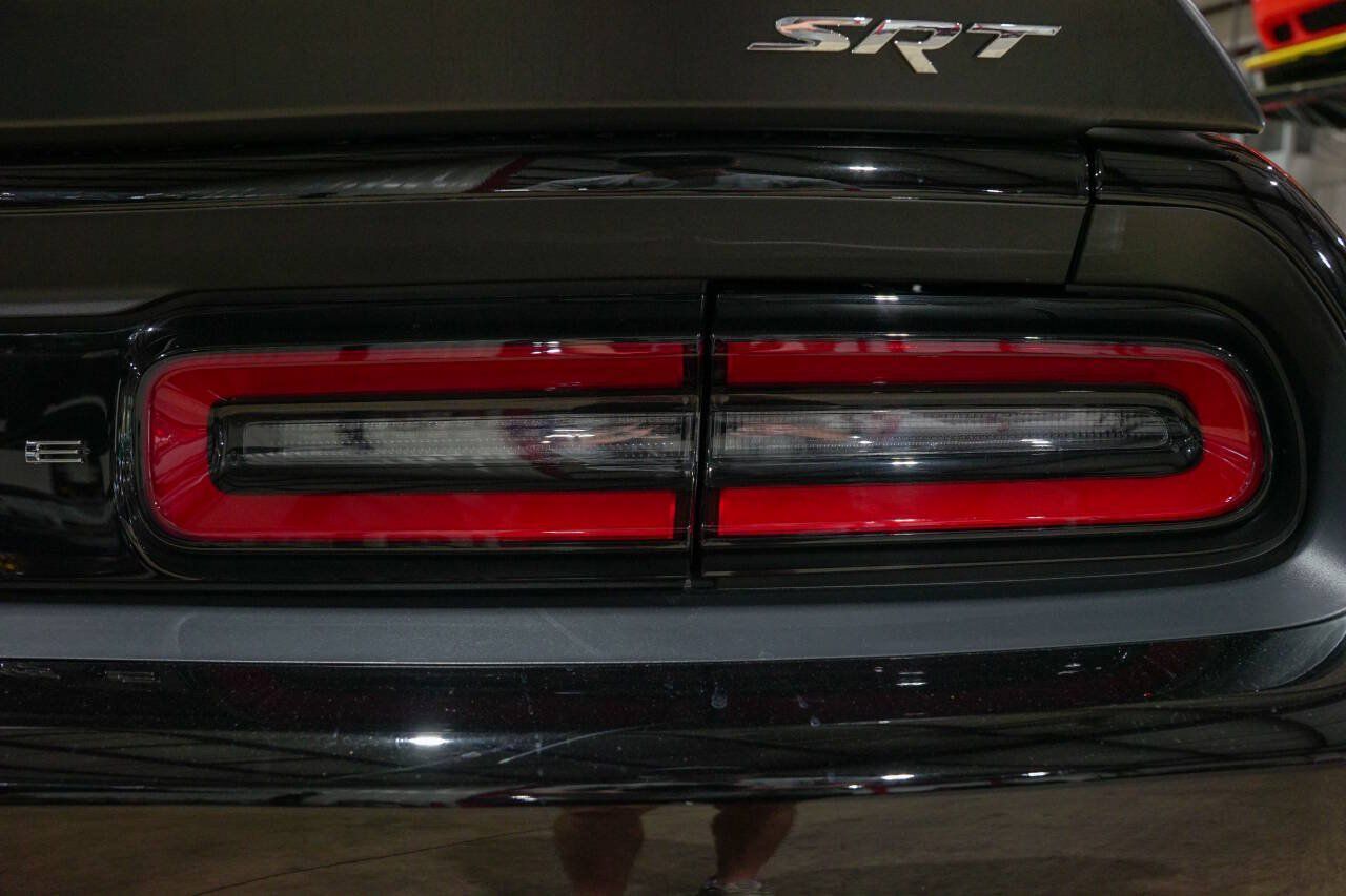 Used 2016 Dodge Challenger SRT Hellcat RWD image 31