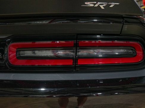 Used 2016 Dodge Challenger SRT Hellcat RWD image 31