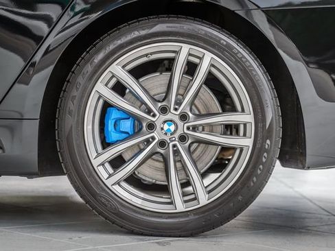 Used 2019 BMW 740i xDrive w/ M Sport Package image 15