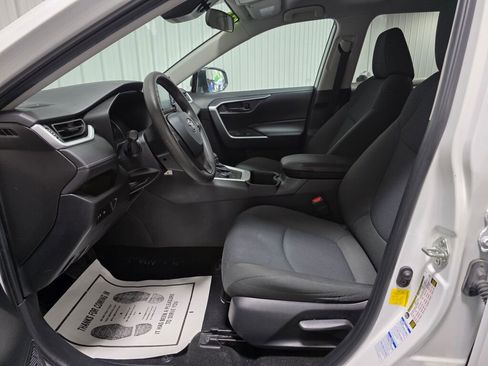 Used 2022 Toyota RAV4 LE AWD/4WD image 10