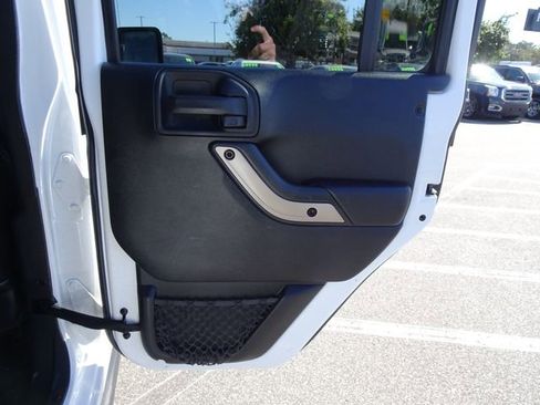 Used 2016 Jeep Wrangler Unlimited Sahara image 17