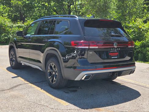 New 2026 Volkswagen Atlas Peak Edition AWD/4WD image 3