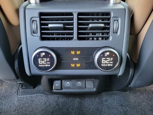 Used 2025 Land Rover Discovery Dynamic SE image 24