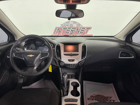 Used 2018 Chevrolet Cruze LS image 11