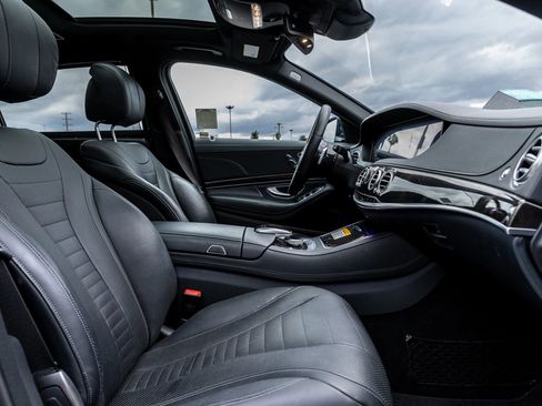 Used 2019 Mercedes-Benz S 560 Sedan image 24