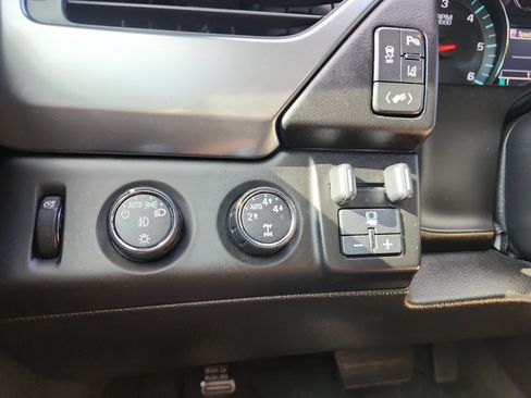 Used 2015 Chevrolet Tahoe LTZ AWD/4WD image 28