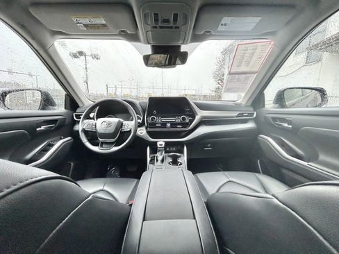 Certified 2024 Toyota Highlander XLE image 20