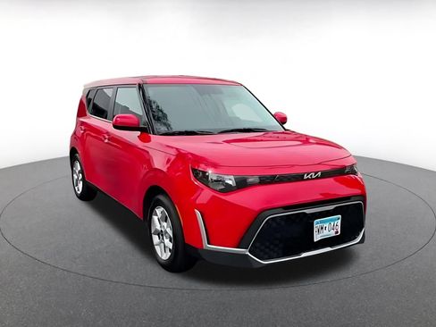Used 2025 Kia Soul LX w/ LX Technology Package FWD image 3