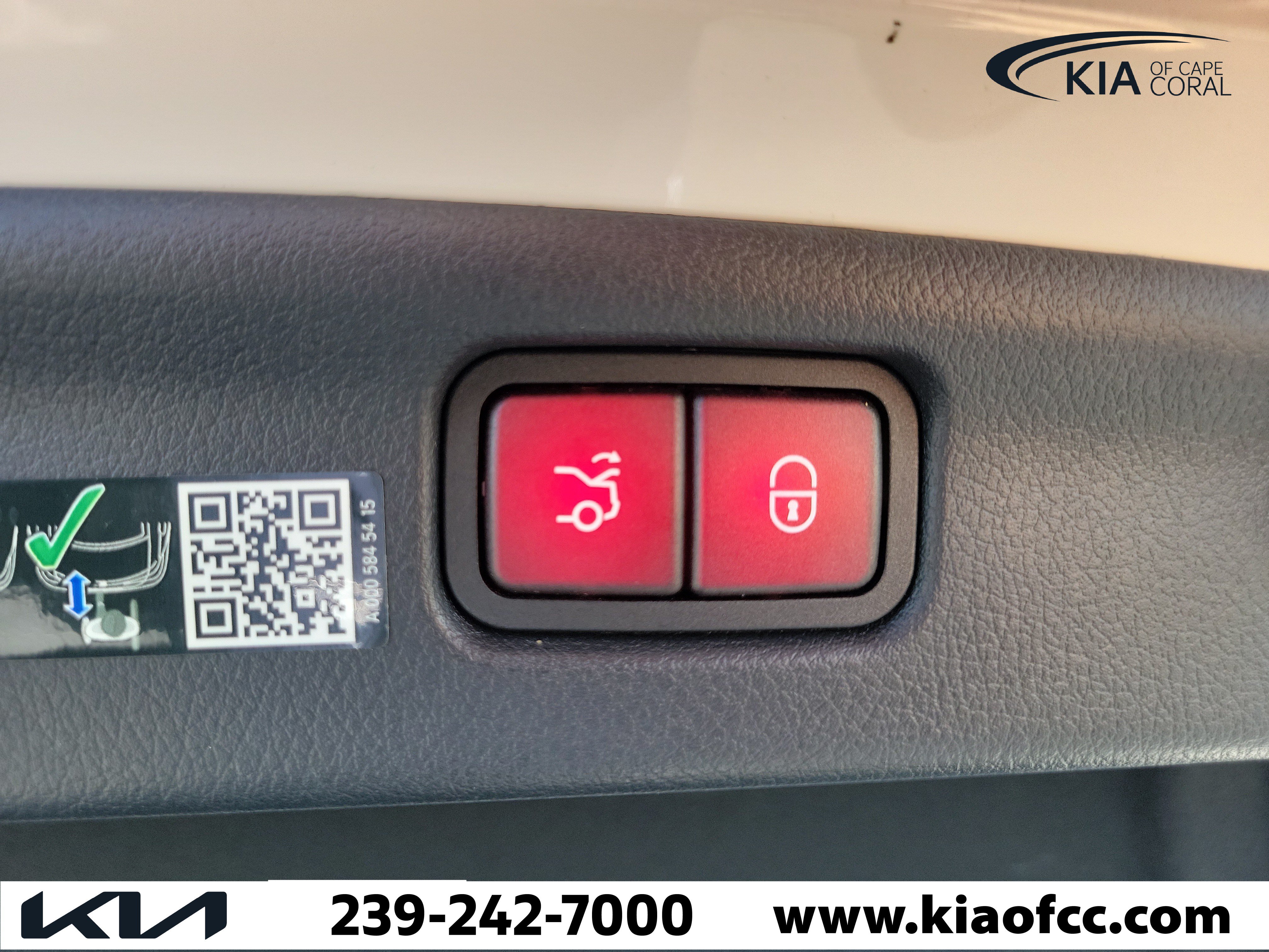 Used 2024 Mercedes-Benz C 300 Sedan image 12