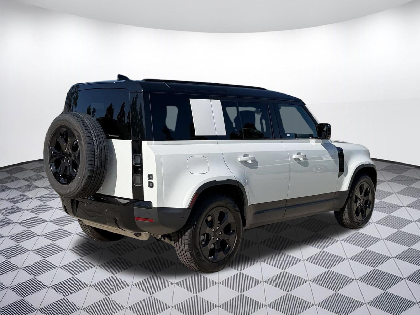 New 2026 Land Rover Defender 110 S AWD/4WD image 9