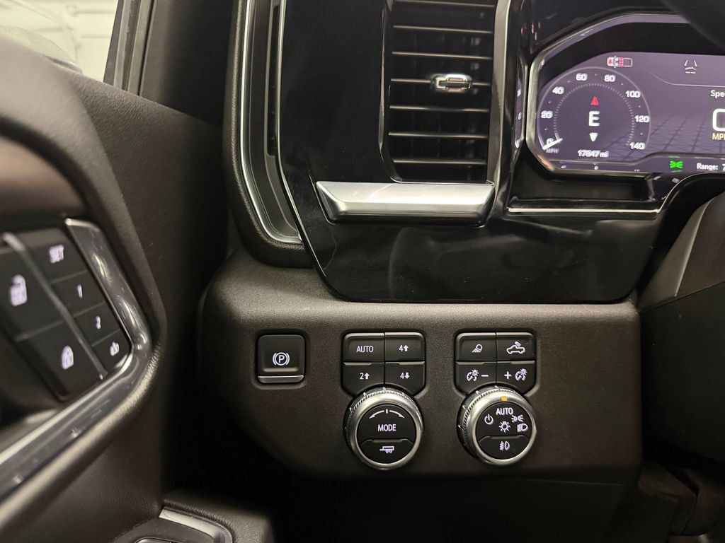 Used 2024 GMC Sierra 2500 SLT w/ SLT Premium Package AWD/4WD image 33