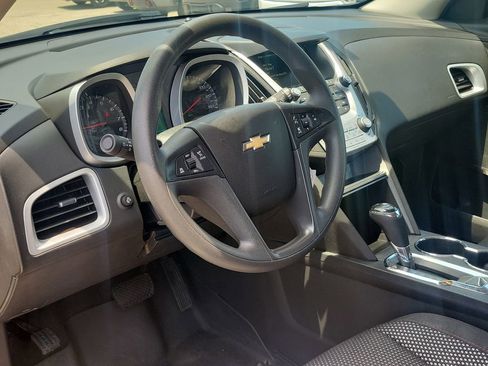Used 2017 Chevrolet Equinox LS FWD image 16