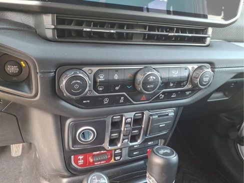 Used 2024 Jeep Wrangler Unlimited Rubicon image 16