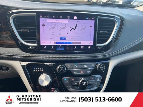 Used 2023 Chrysler Pacifica Limited FWD image 11