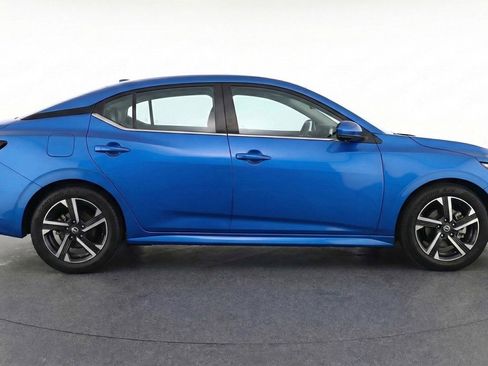 Used 2025 Nissan Sentra SV FWD image 8