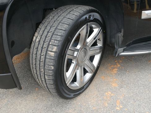 Used 2016 Cadillac Escalade Luxury image 35