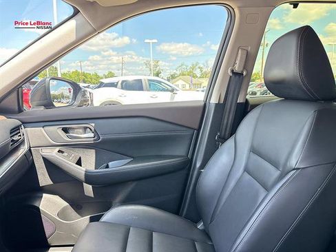 Used 2023 Nissan Rogue SV w/ SV Premium B Package FWD image 15