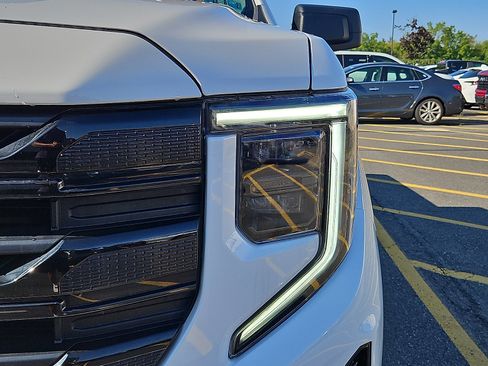 Certified 2024 GMC Sierra 1500 Elevation AWD/4WD image 9