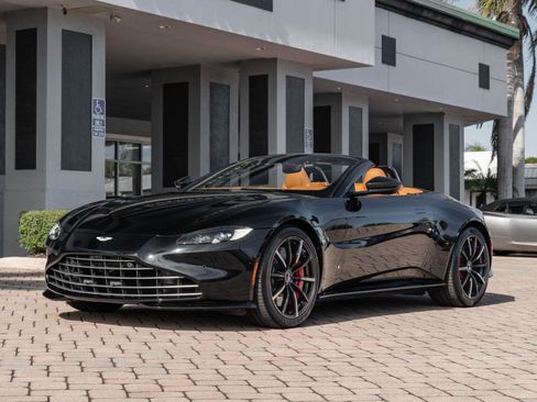 Used 2021 Aston Martin V8 Vantage Roadster image 33