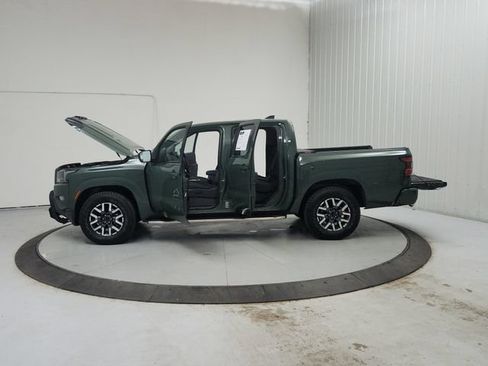 Used 2023 Nissan Frontier SV w/ SV Convenience Package RWD image 13