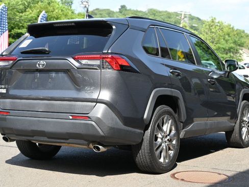 Used 2019 Toyota RAV4 XLE Premium w/ Cold Weather Package AWD/4WD image 5