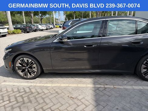 Used 2024 BMW 530i w/ Premium Package image 2