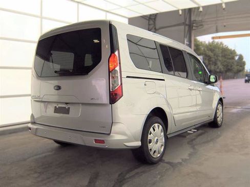 Used 2022 Ford Transit Connect XLT FWD image 4