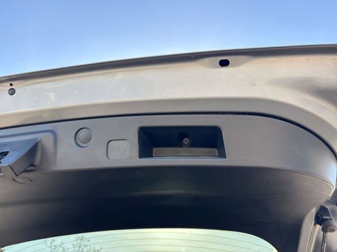 Used 2025 Chevrolet Equinox LT image 23