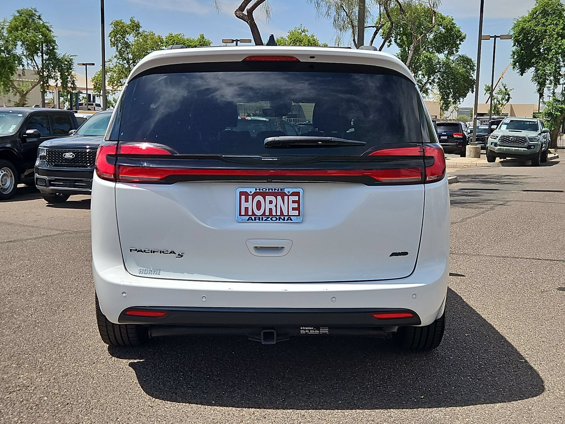 Used 2023 Chrysler Pacifica Touring-L w/ S Appearance Package AWD/4WD image 6