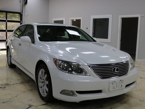 Used 2008 Lexus LS 460 L w/ Preferred Accessory Pkg RWD image 3