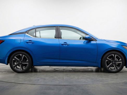 Used 2025 Nissan Sentra SV FWD image 11