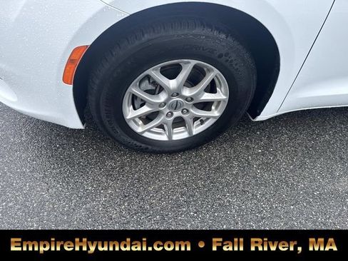 Used 2023 Chrysler Voyager LX image 13