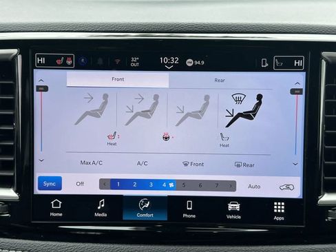 Used 2025 Chrysler Pacifica Select AWD/4WD image 18