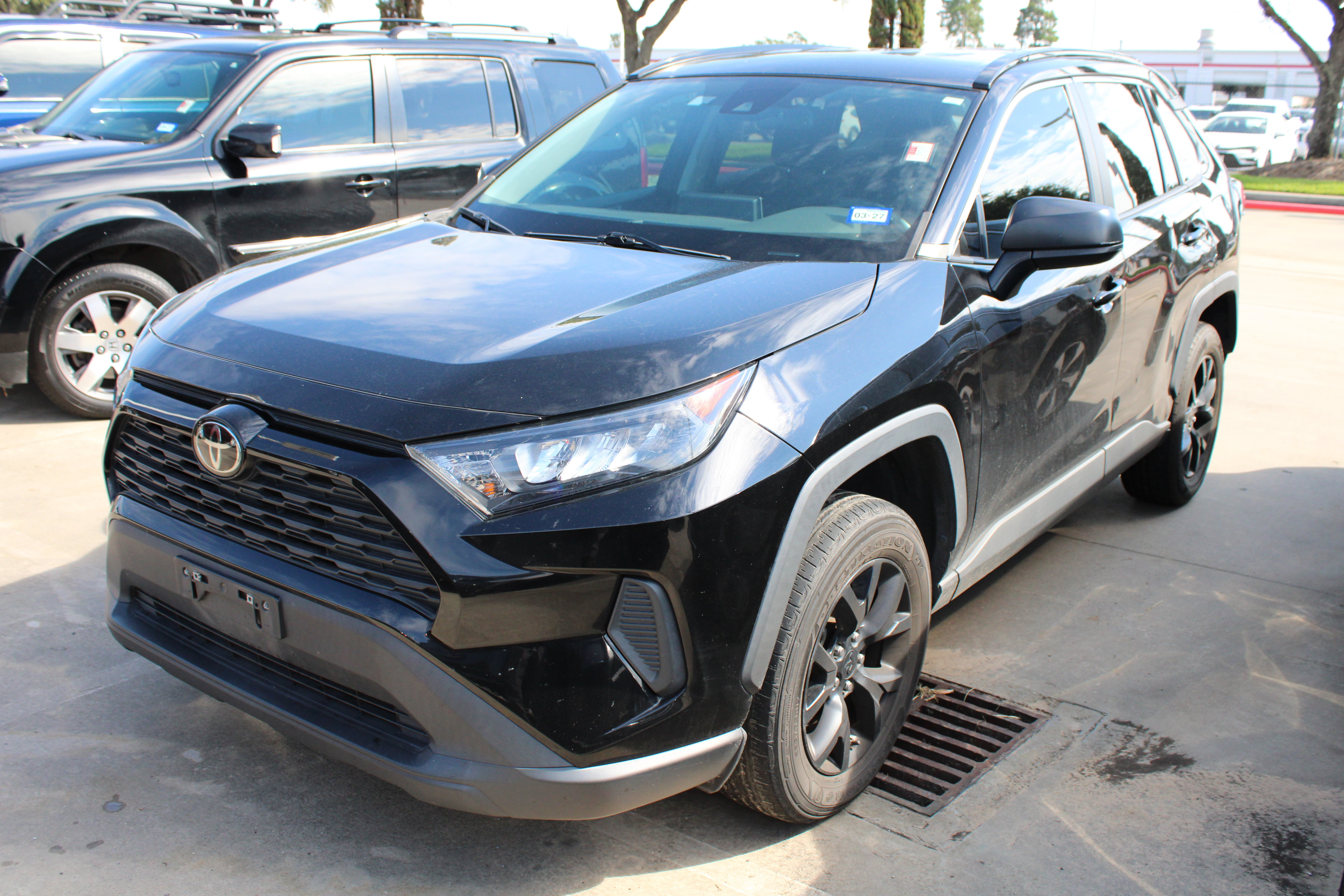 Used 2021 Toyota RAV4 LE FWD image 4