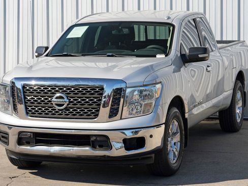 Used 2018 Nissan Titan SV w/ SV Convenience Package image 34