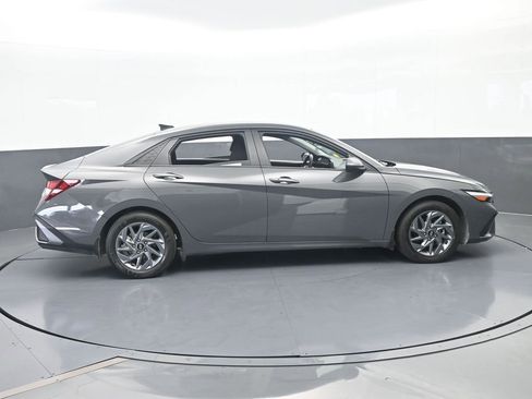 Used 2024 Hyundai Elantra SEL FWD image 7