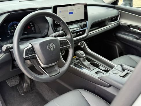Used 2025 Toyota Grand Highlander FWD image 9