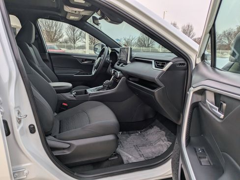 Used 2023 Toyota RAV4 SE w/ Convenience Package image 26