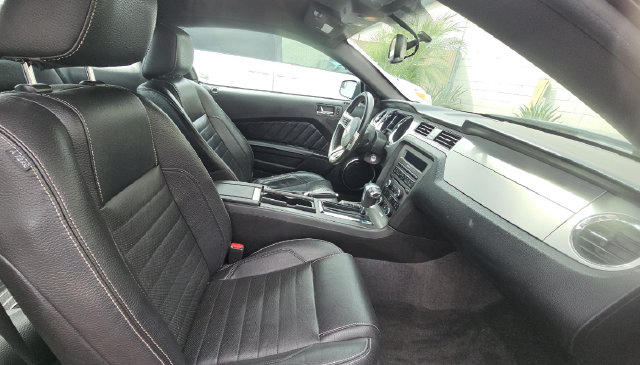 Used 2012 Ford Mustang Premium RWD image 8