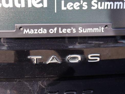 Used 2023 Volkswagen Taos SE w/ Panoramic Sunroof Package image 21