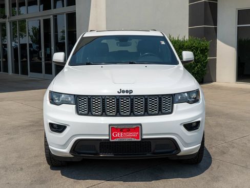 Used 2019 Jeep Grand Cherokee Altitude AWD/4WD image 2
