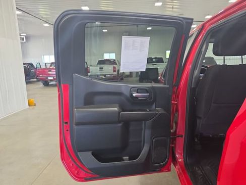 Used 2022 Chevrolet Silverado 1500 LT AWD/4WD image 24