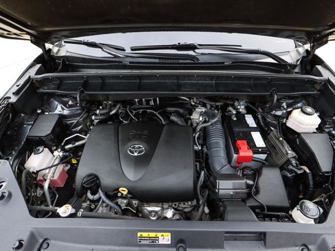 Used 2020 Toyota Highlander XLE image 24