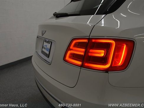 Used 2019 Bentley Bentayga AWD/4WD image 44