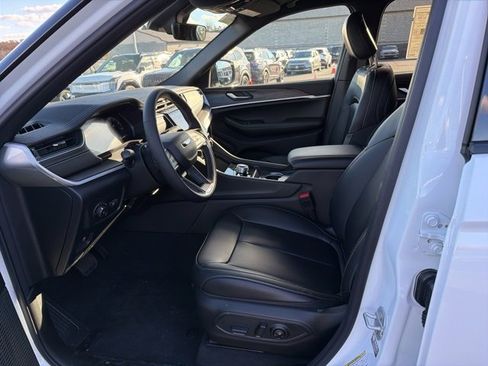 New 2025 Jeep Grand Cherokee L Limited image 11