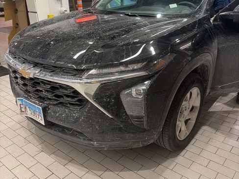 Used 2024 Chevrolet Trax LS w/ LS Convenience Package image 2