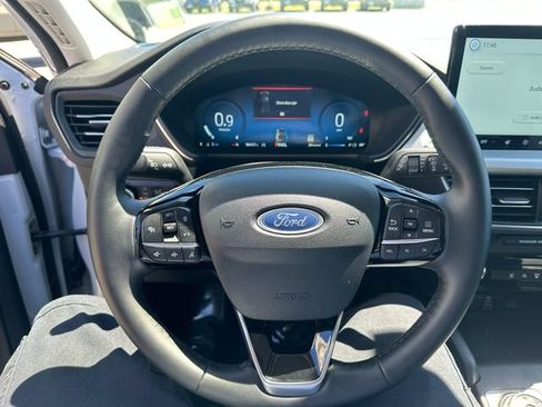 Certified 2025 Ford Escape Platinum AWD/4WD image 12