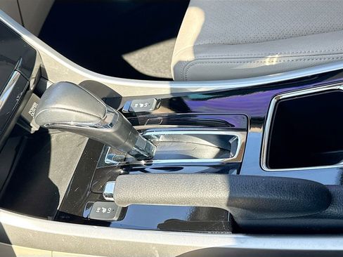 Used 2017 Honda Accord EX-L image 21